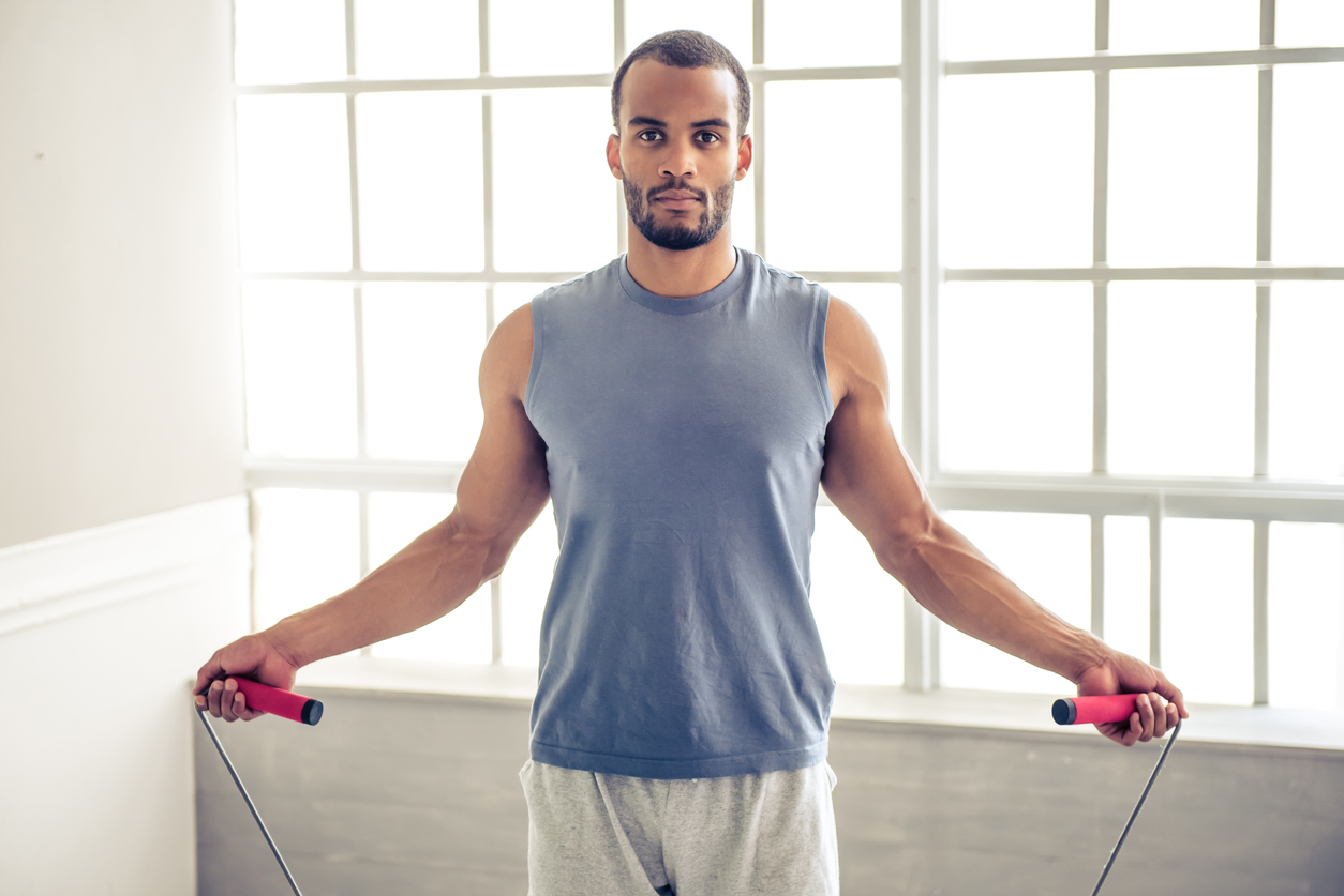 Comece a mudar o corpo a treinar em casa - Men's Health
