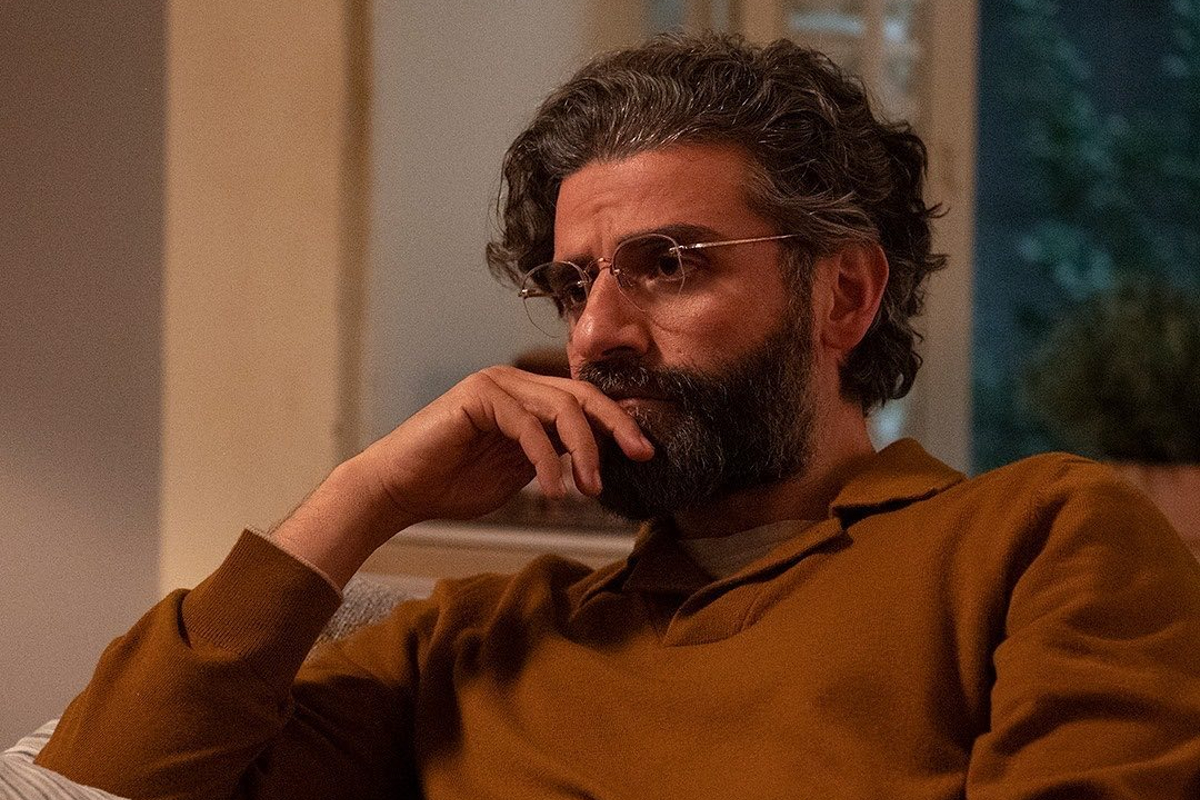 Oscar Isaac torse nu